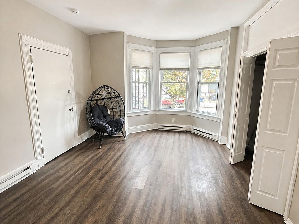 1st image of 308 7th Ave W #1