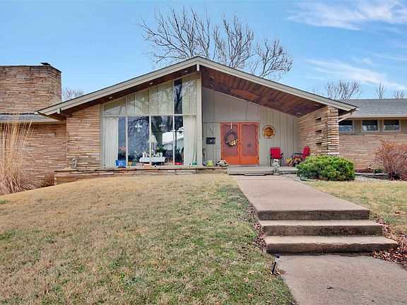 2nd image of 1920 N Meadowlake Dr