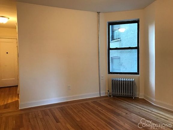 3rd image of 119 Washington Pl APT 13