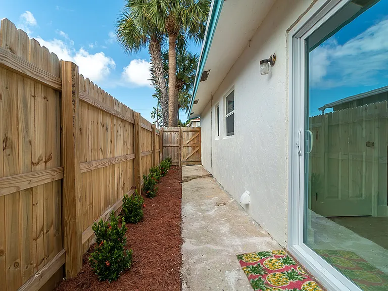 1332 Longwood St #1 — Photo 27