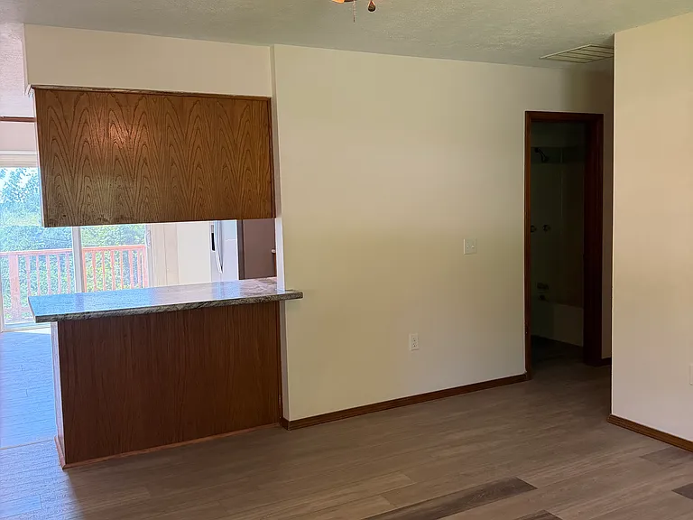 1315 Rockhill Cir — Photo 4