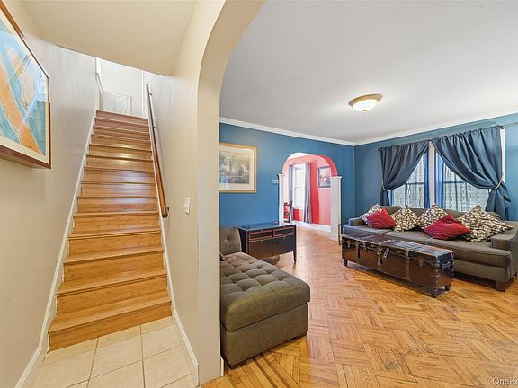 3rd image of 240-11 88th Avenue