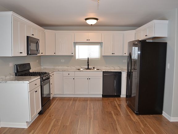 4th image of 1065 E 2nd St
