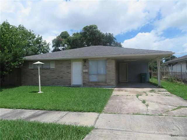 1629 Maplewood Dr — Photo 1