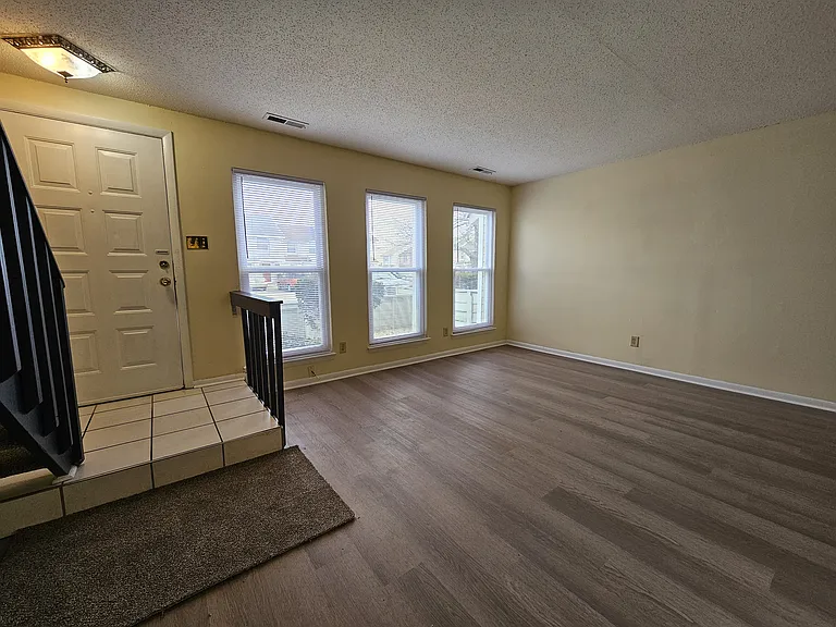 731 Woodbox Dr — Photo 3