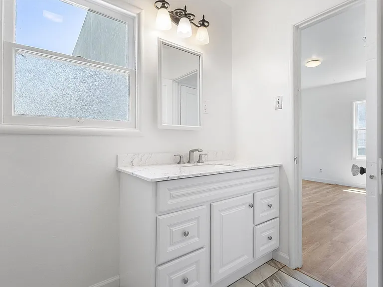 2432 Webb Ave #B — Photo 9