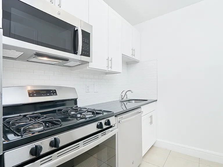 160 Riverside Blvd #14G — Photo 7
