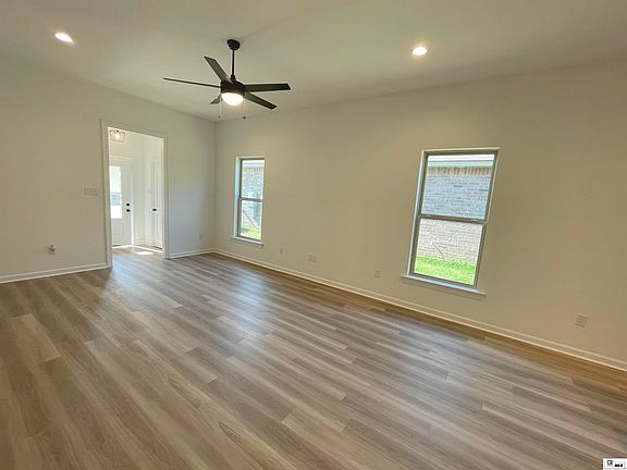 2nd image of 209 Briar Hollow Dr