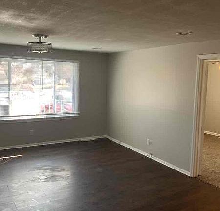 3rd image of 7716 Englewood Ave