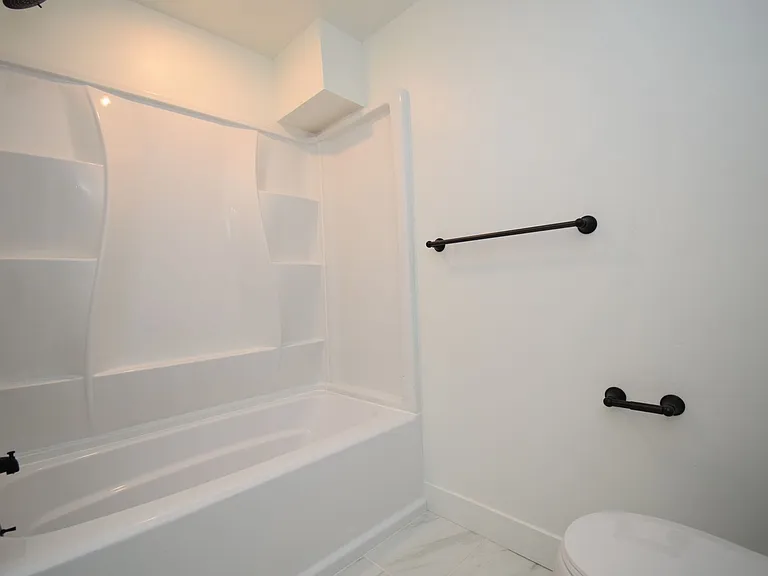 913 W Delorean Ln — Photo 22