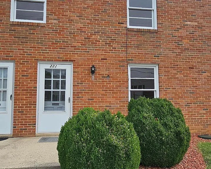 222 E Whitlock Ave — Photo 1