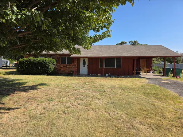906 W 13th St, Quanah, TX 79252