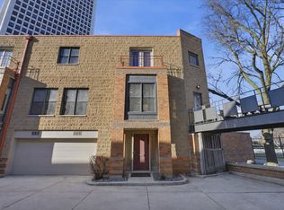 950 W Berwyn Ave Unit 9, Chicago, IL 60640