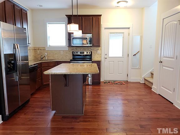 2nd image of 3824 Amelia Park Rd