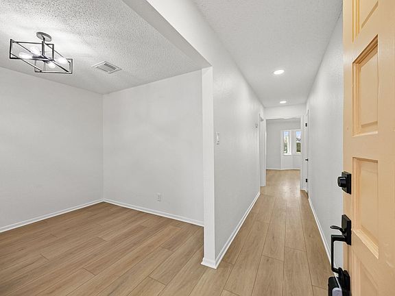 5th image of 16006 La Avenida Drive