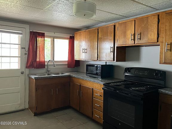 5th image of 918 W Wood St