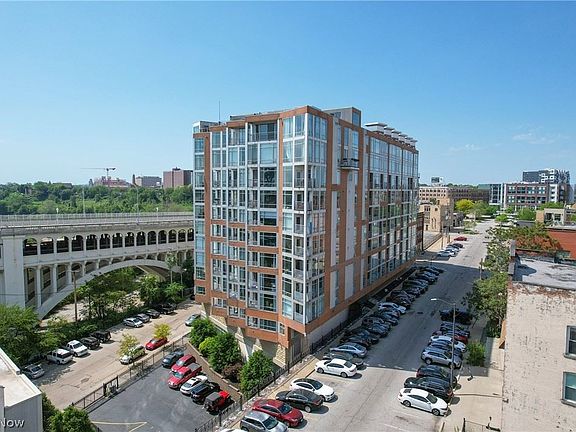 3rd image of 2222 Detroit Ave APT 1104