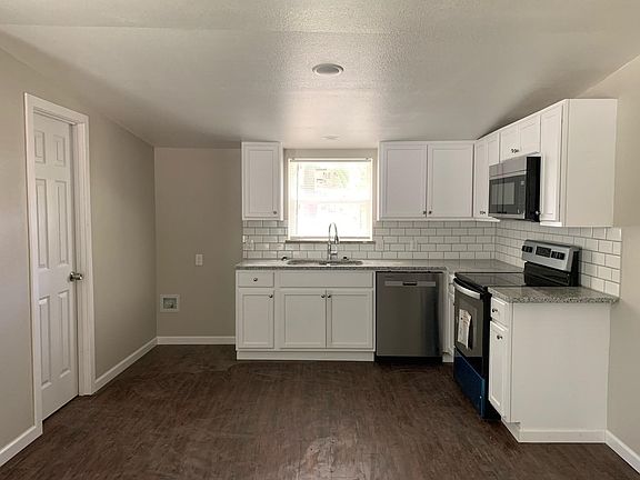 2nd image of 1012 Faye St
