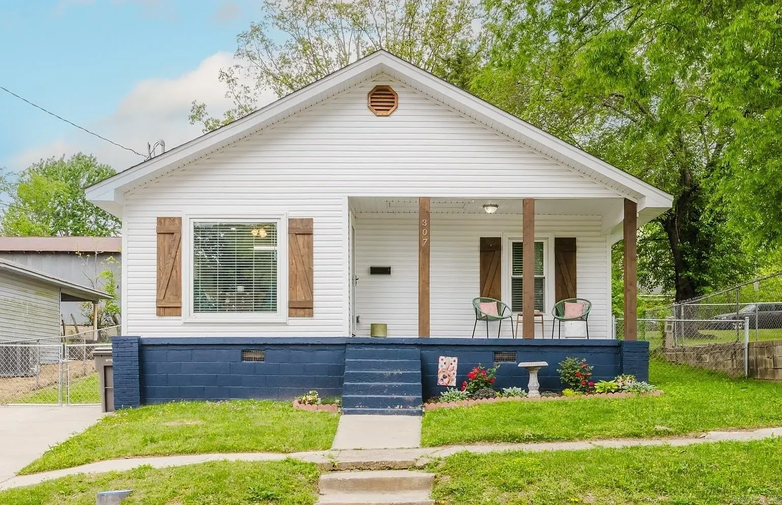 3 bed, 1051 sqft, $1,500 — Photo 1