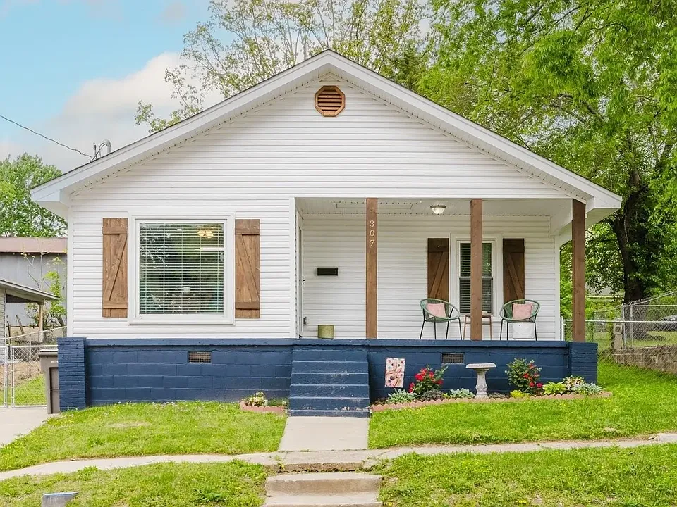307 S 4th St