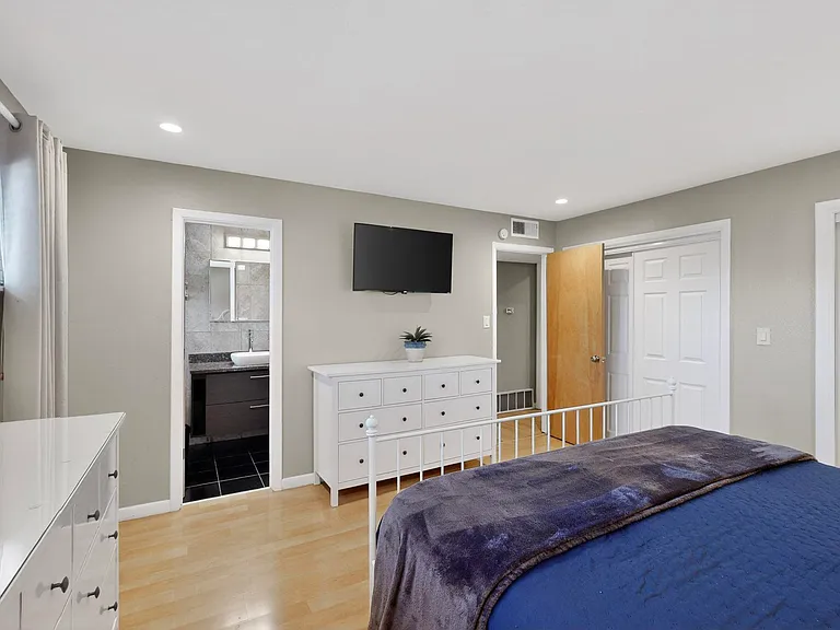 4715 Marquette Ave NE — Photo 9