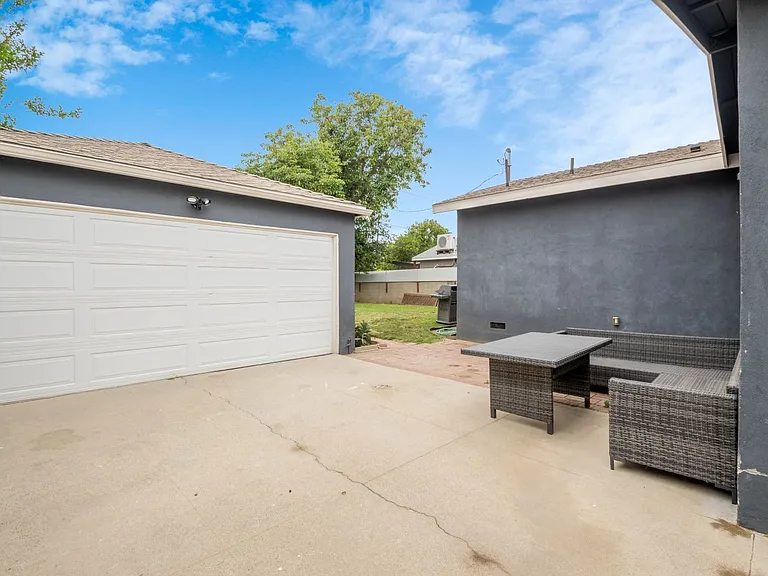 6633 Costello Ave — Photo 29