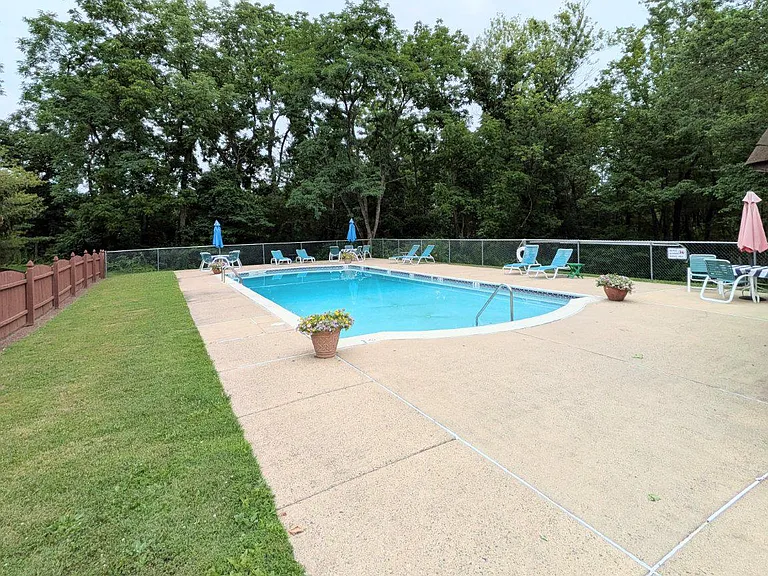 34 Hermitage Dr #34 — Photo 33