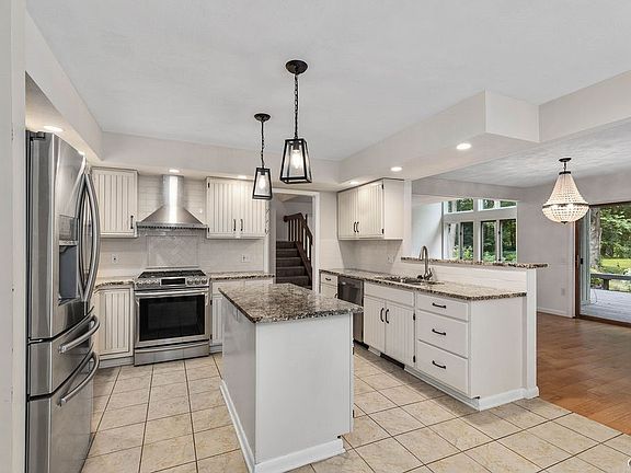 2nd image of 3161 Hidden Lake Dr