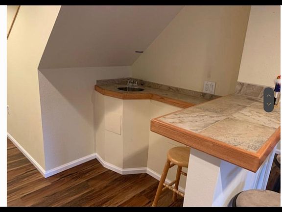 2nd image of 627 Huntington Pl