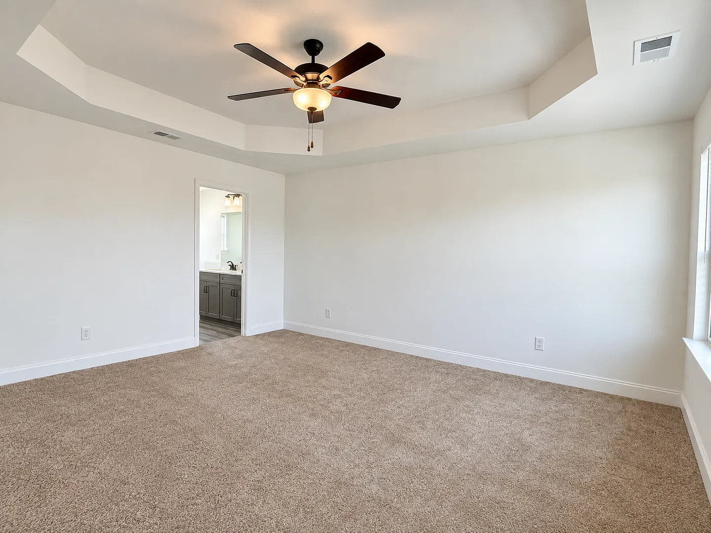 3 Bedroom 2 Bathrooms — Photo 4
