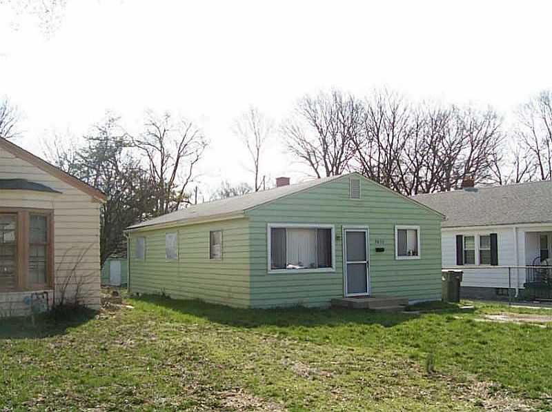 2nd image of 3655 N Hillside Ave