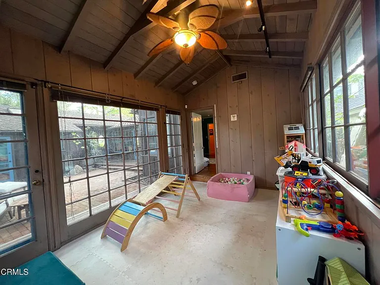 1915 Edgewood Dr — Photo 18