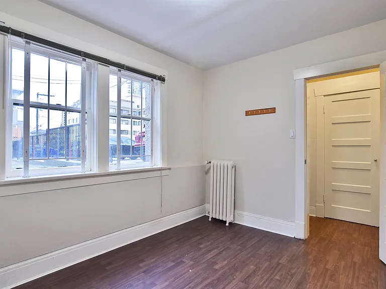 935 Jervis St #18 — Photo 4
