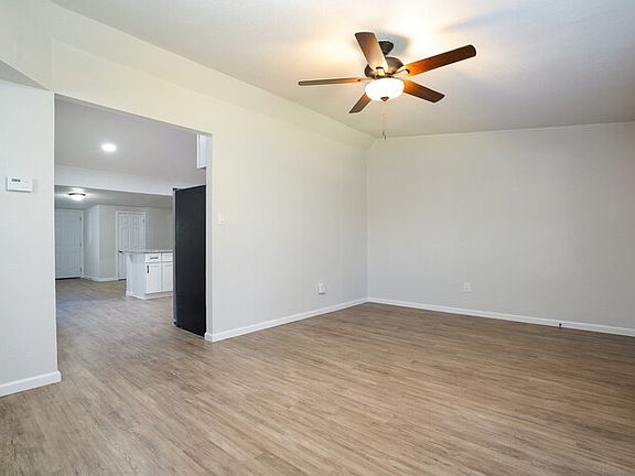 4th image of 4618 Creekmoor Dr