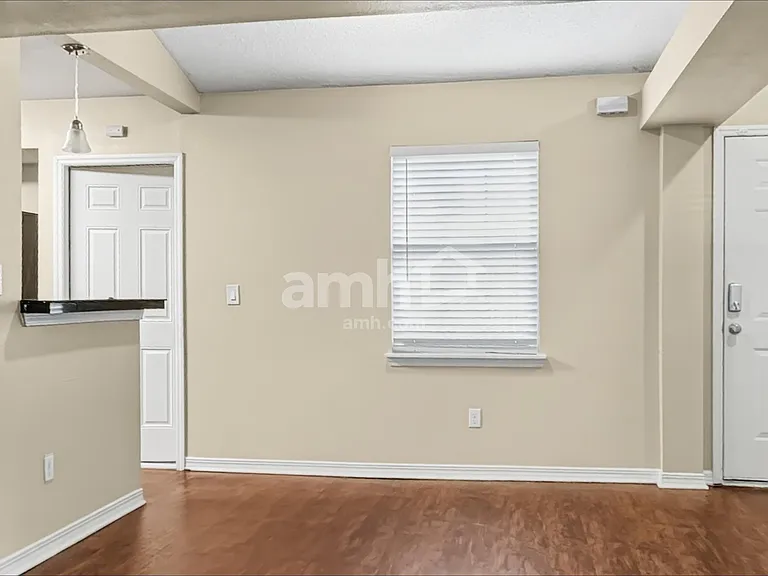 7666 Coatbridge Ter — Photo 6