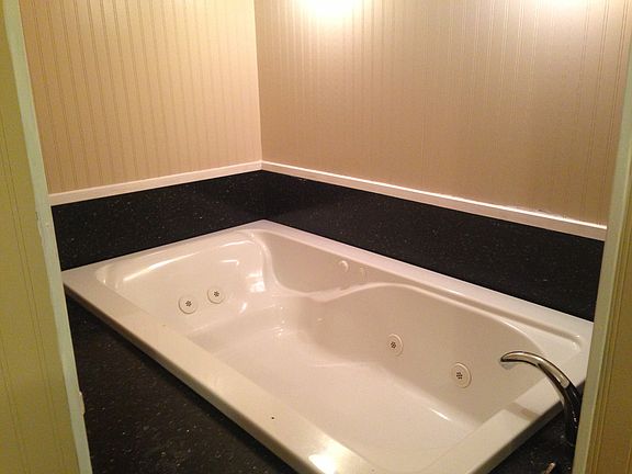 jetted tub 