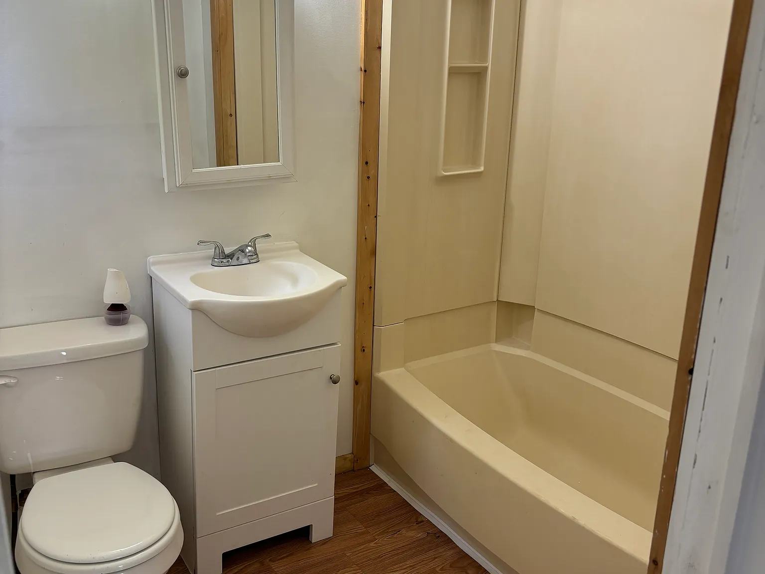3 bed, 1.5 bath, $1,000 — Photo 1