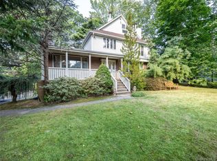 100 Station Rd, Great Neck, NY 11023