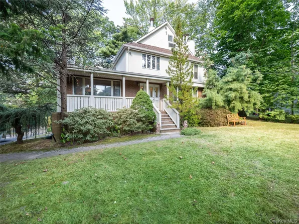 100 Station Road, Great Neck, NY 11023