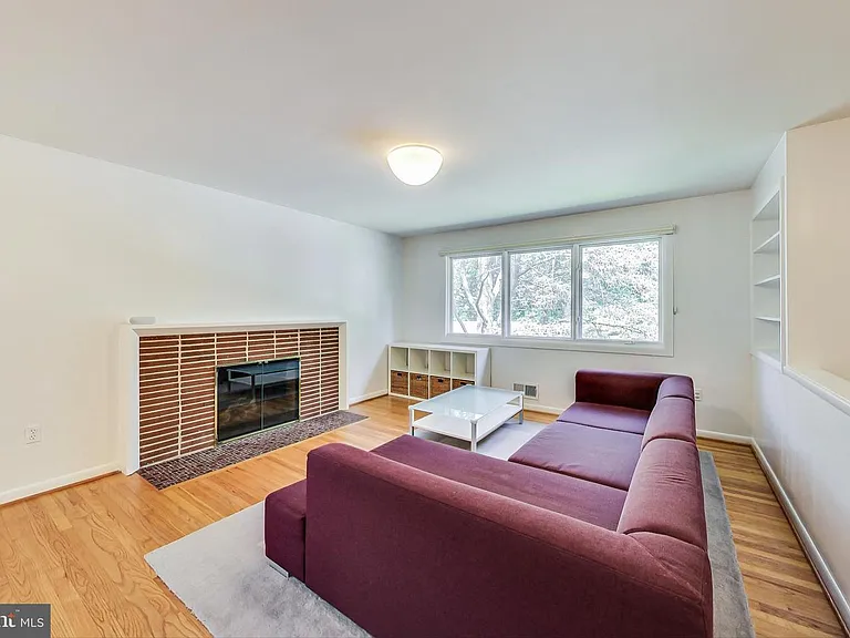 6515 E Halbert Rd — Photo 4