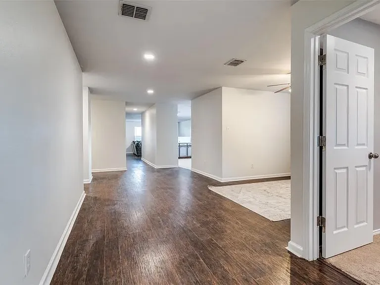 1217 Caroline Dr — Photo 6