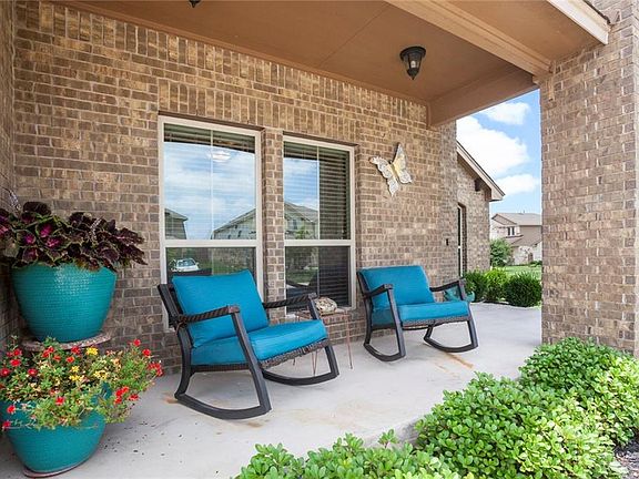 3rd image of 1918 Tawakoni Dr