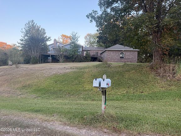 2nd image of 2864 McGuffee Rd