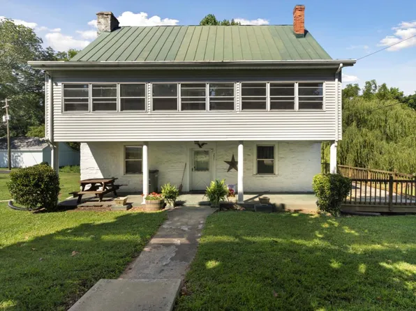 231 Old Main St, Brookneal, VA 24528