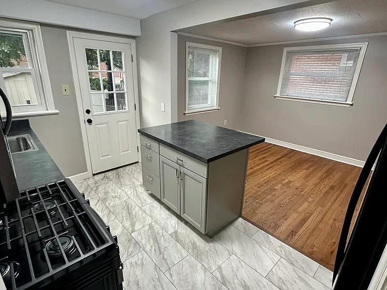 829 Rolridge Ave — Photo 5