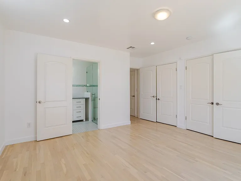 3960 Mayfield Ave — Photo 19