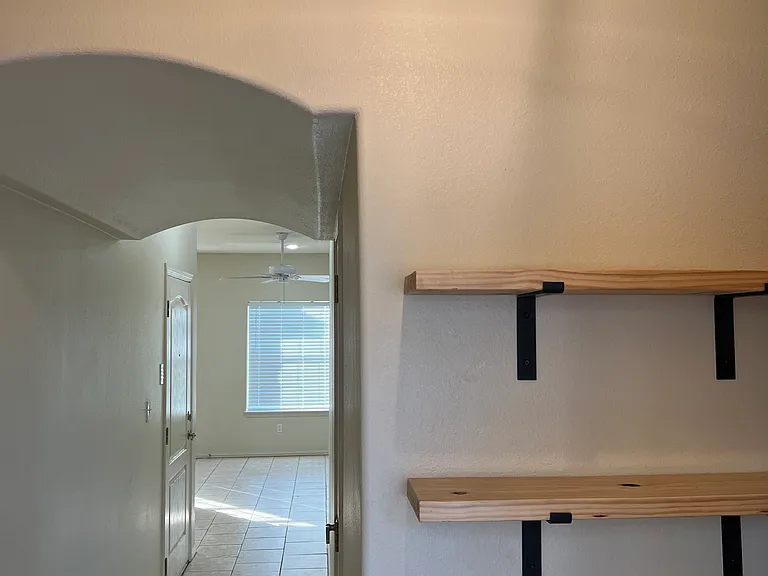 1701 Phoenix St — Photo 21