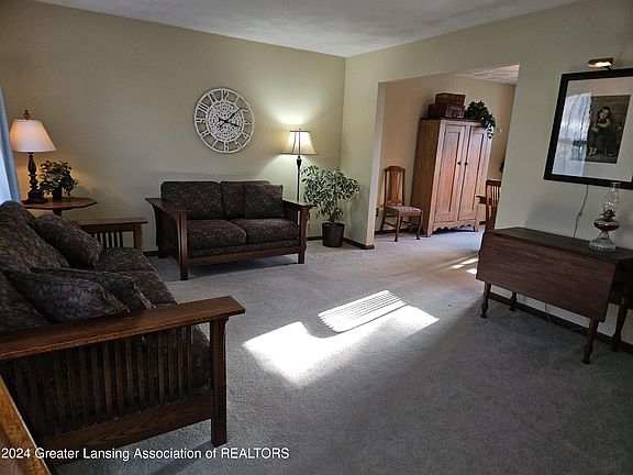 3rd image of 3869 Pine Knoll Dr