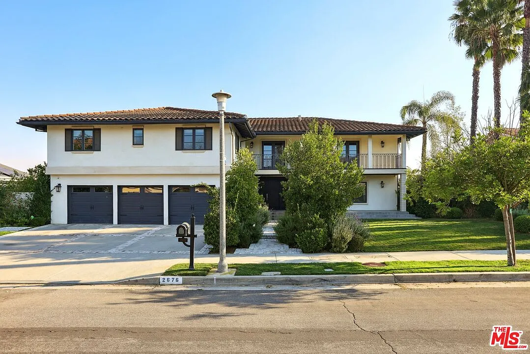 5 bed, 5.5 bath, 4886 sqft, $29,500 — Photo 2