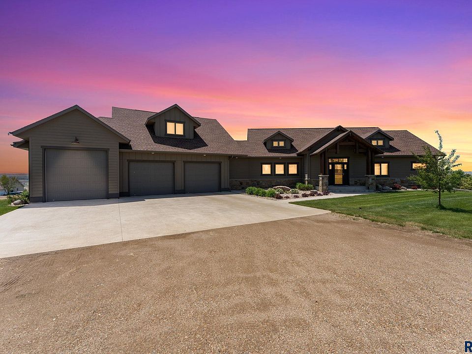 1st image of 48290 Arrowhead Pl